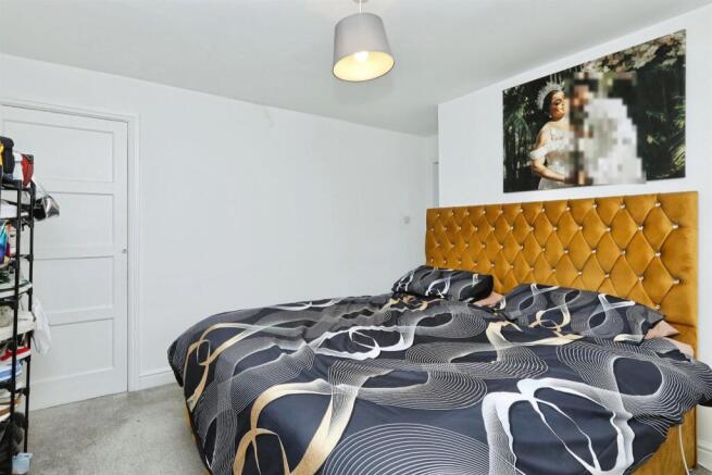 3 bed Semi-Detached for sale Image 6