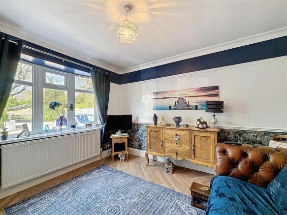 4 bed Detached Bungalow for sale Image 4