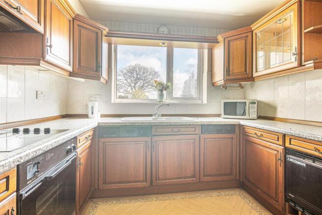 2 bed Apartment for sale Image 6