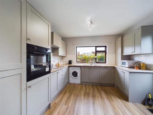 2 bed Detached for sale Image 5