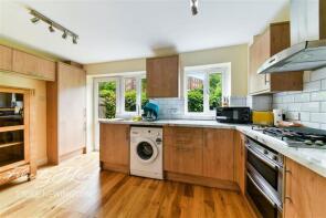 18, Royal Close, Hackney, London N16 5SE