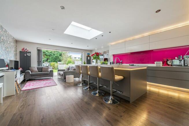 KITCHEN 1.jpg