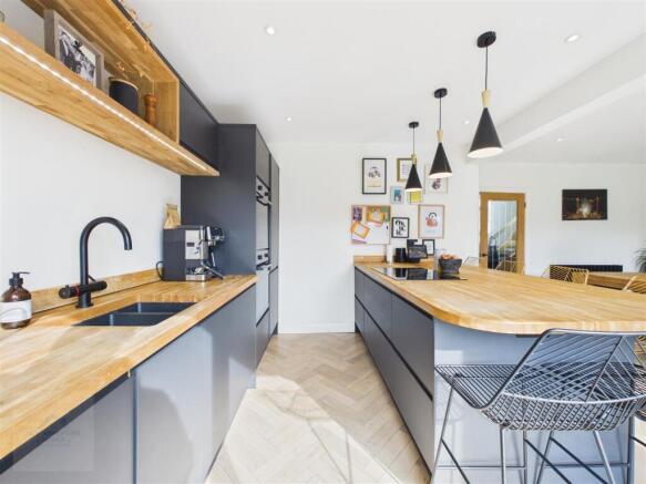 Open Plan Kitchen / Dining