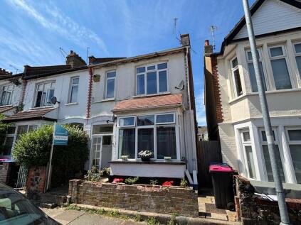 33A Macdonald Avenue, Westcliff-On-Sea, Essex SS0 9BW