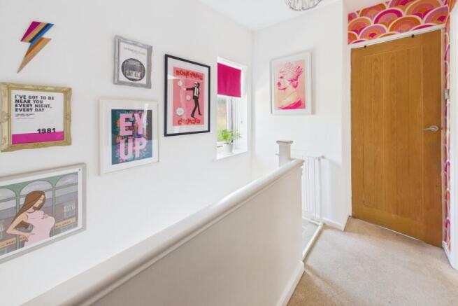 3 bed Semi-Detached for sale Image 8