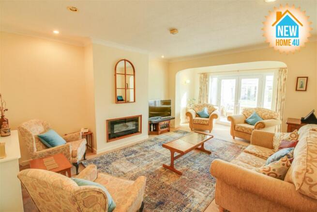 LOUNGE: