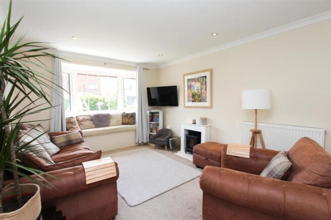 LIVING ROOM.jpg