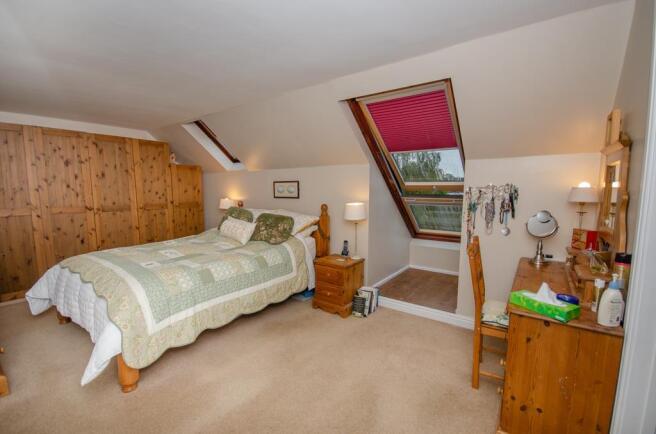 Master Bedroom pic 1.jpg