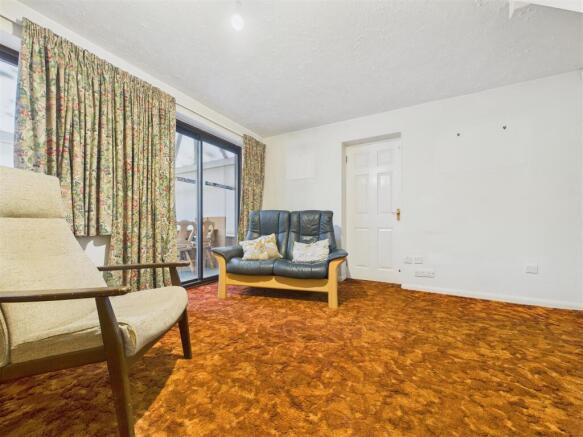 Peak Close, Armitage, Rugeley photo 4