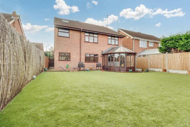 263 SOUTHEND ROAD OUTSIDE-15.jpg