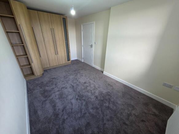4 bed Semi-Detached to rent Image 6