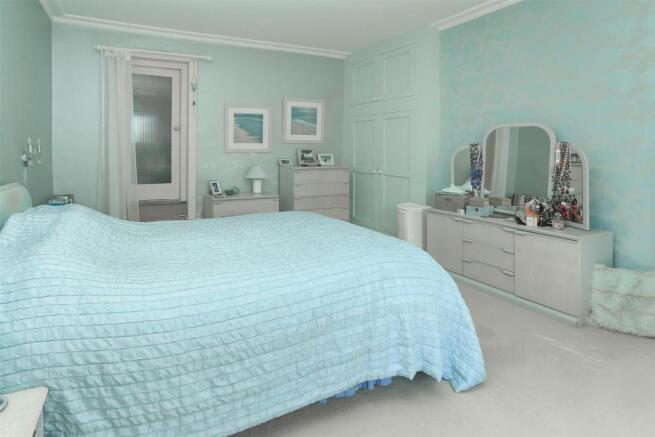 Bedroom 1.jpg