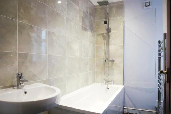 2 bed Terraced to rent Image 4