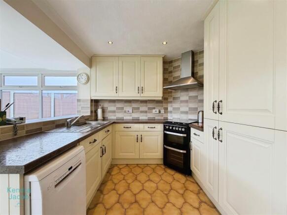 3 bed Detached Bungalow for sale Image 10
