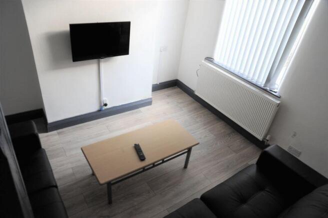 3 bed Town House to rent Image 4