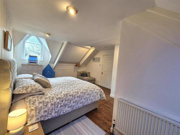 Principal bedroom (2).jpg