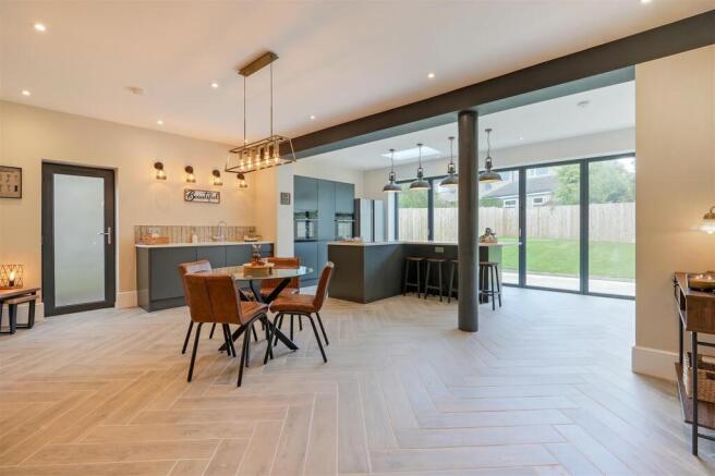 4 bed Detached for sale Image 2