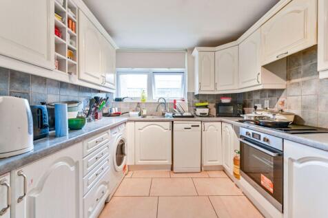 Burr Close, St Katharine Docks, London, E1W