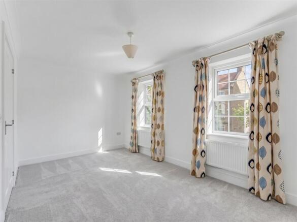 4 bed Semi-Detached for sale Image 10