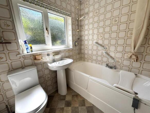 3 bed Detached Bungalow for sale Image 6