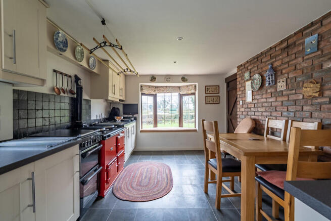 4 bed Detached for sale Image 8