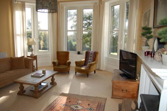 SITTING/DINING ROOM