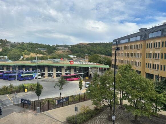 2 bed Apartment to rent Image 12