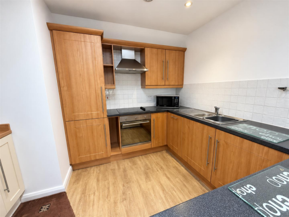 OPEN PLAN LOUNGE & KITCHEN