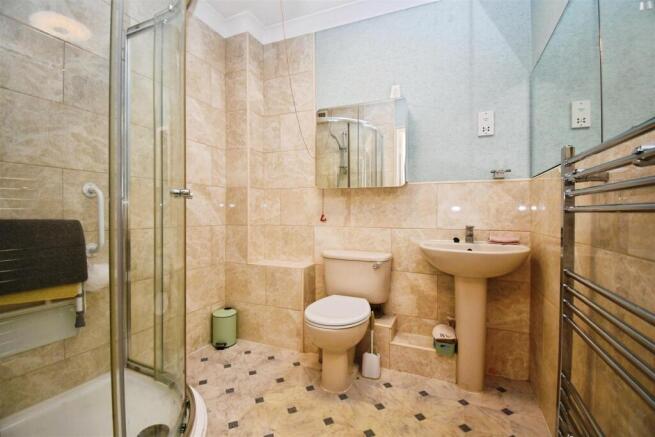 2 bed Retirement Property for sale Image 10