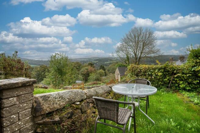 Garden - alfresco dining.jpg
