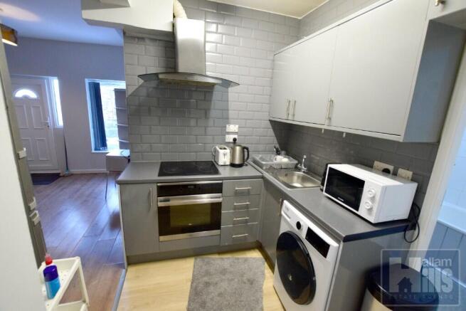 3 bed Flat to rent Image 4