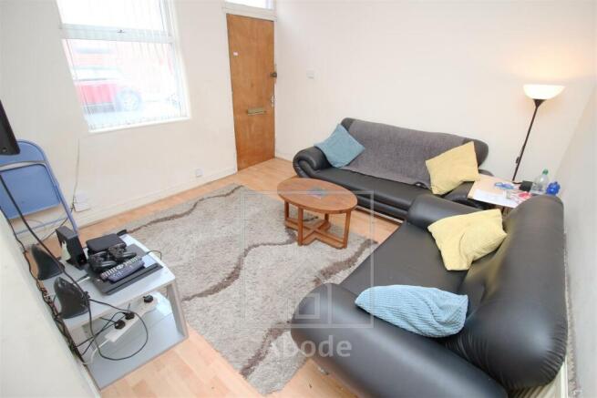 5 bed House to rent Image 10