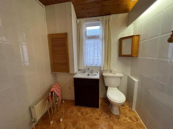 6 bed House for sale Image 8