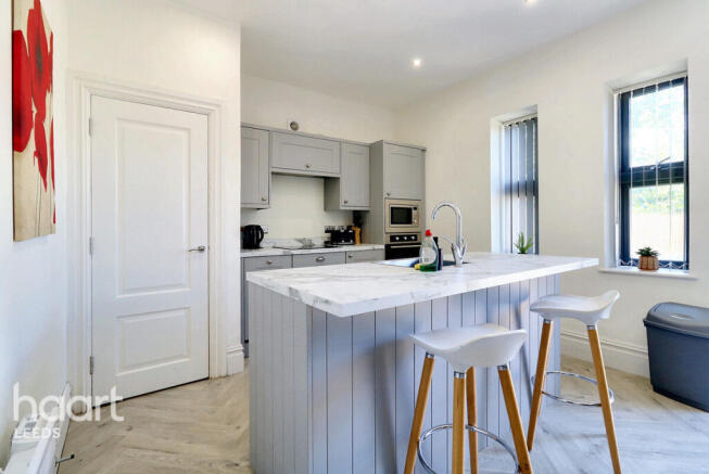 3 bed Town House for sale Image 4