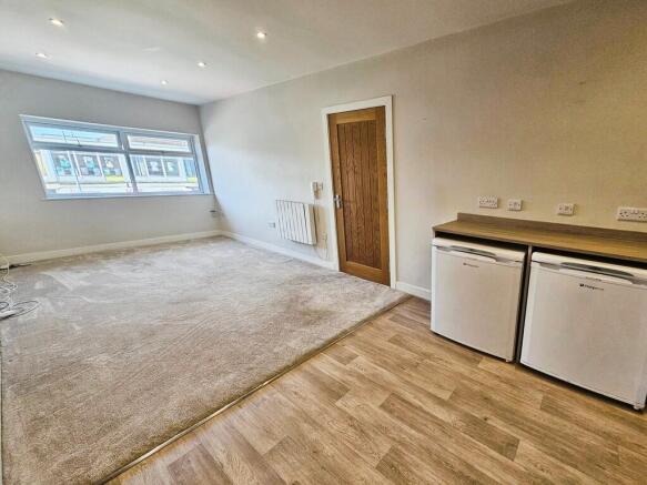1 bed Apartment to rent Image 4