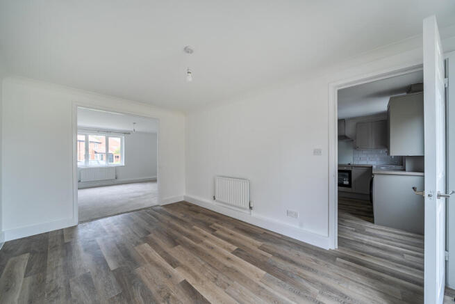 4 bed House to rent Image 4