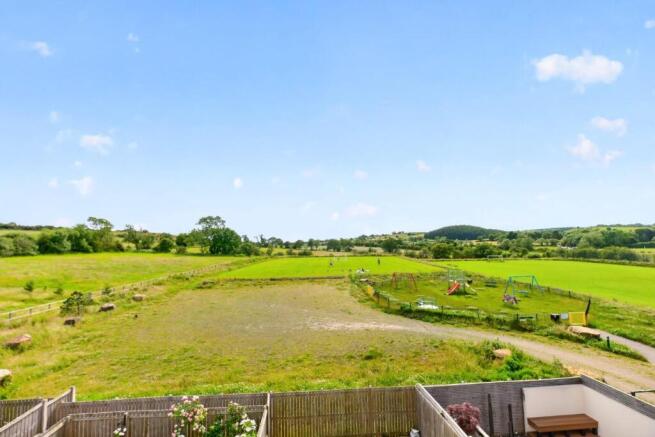 4 bed House for sale Image 7