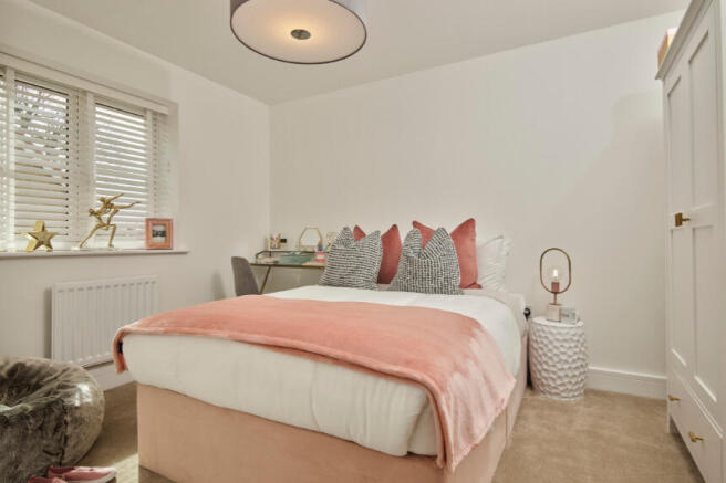 5 bed Detached for sale Image 8