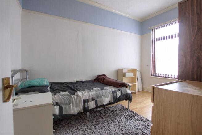 3 bed Terraced for sale Image 8