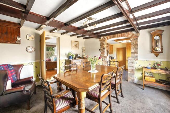 5 bed Detached for sale Image 8