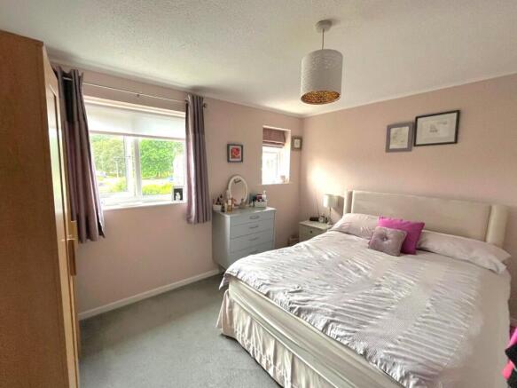 2 bed Terraced for sale Image 8