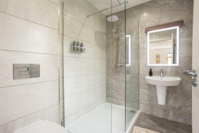 Bedroom 1 en suite