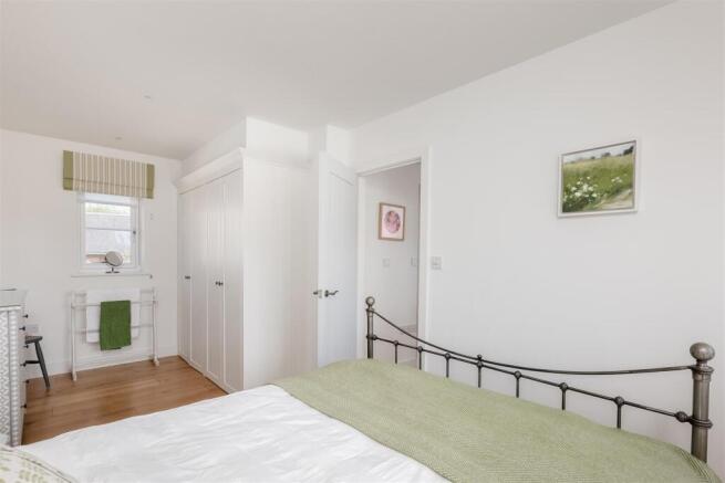 4 Elmstead Court-12.jpg