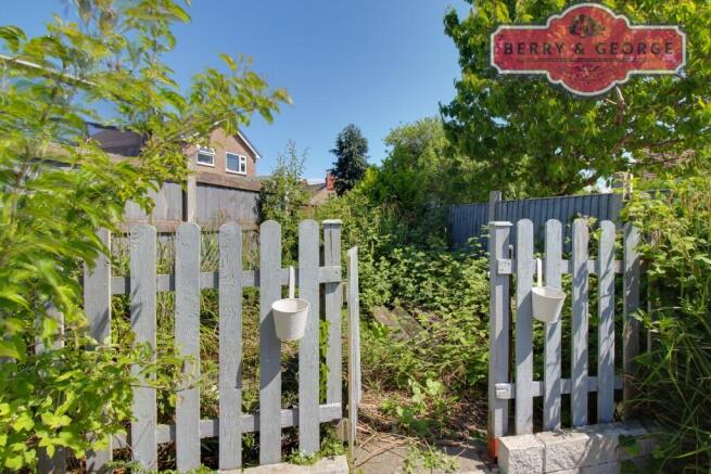 EXTRA REAR GARDEN