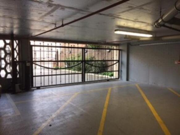 1 bed Apartment to rent Image 9