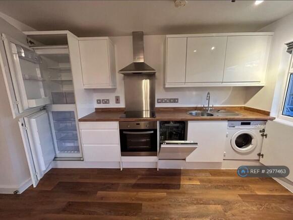 Fully Fitted Kitchen