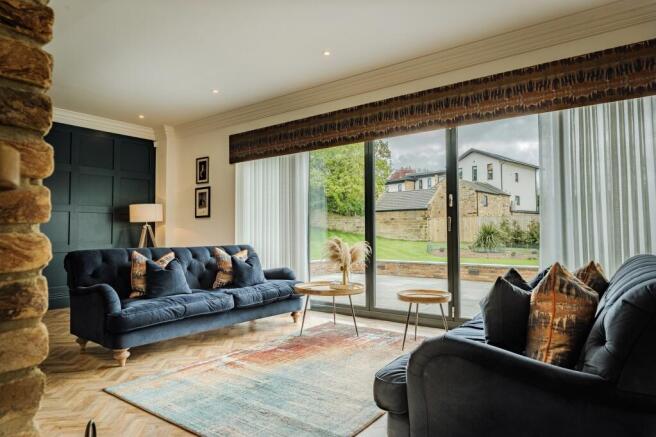 6 bed Detached for sale Image 8