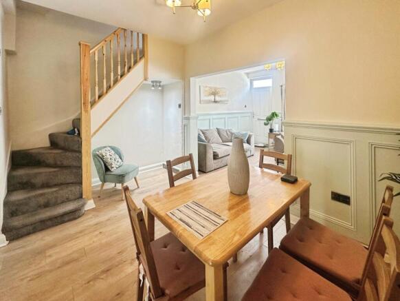 2 bed End of Terrace to rent Image 4