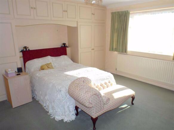 BEDROOM 1: