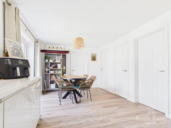 4 bed Detached for sale Image 6